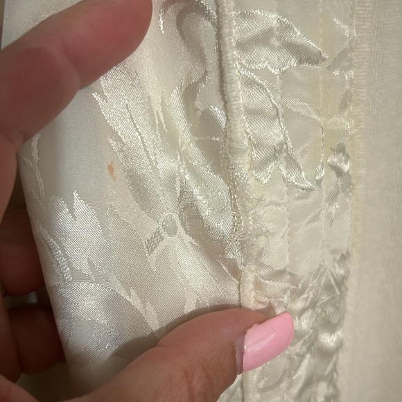 Victoria's Secret Soft Cream Robe - Picture 2 of 5